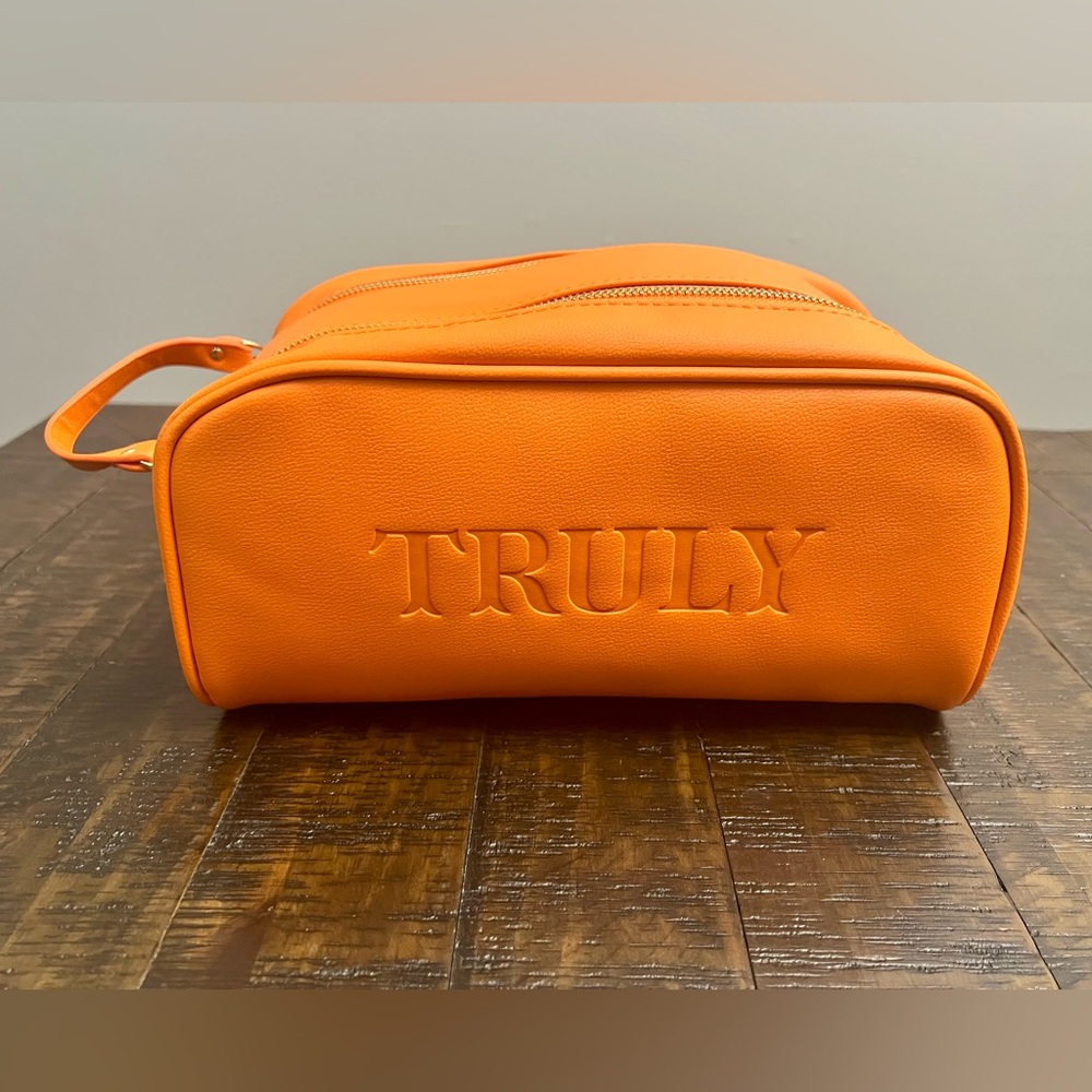 ✨NEW!✨ TRULY Bag Signature Vanity Case in RARE ORANGE 🍊